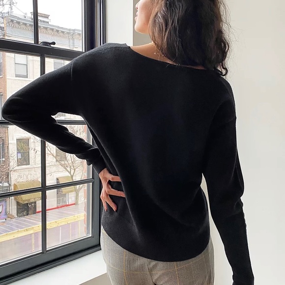Aritzia Cyprie V-neck Sweater - Picture 2 of 7